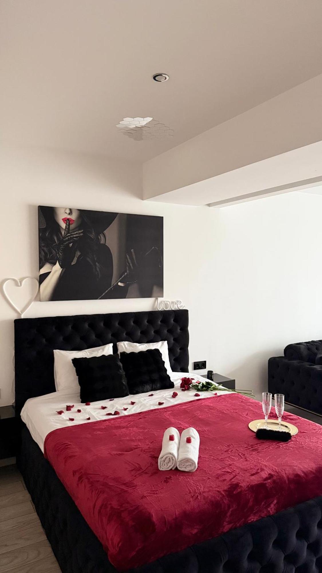 Central Deluxe By Rh Living Букурещ Екстериор снимка