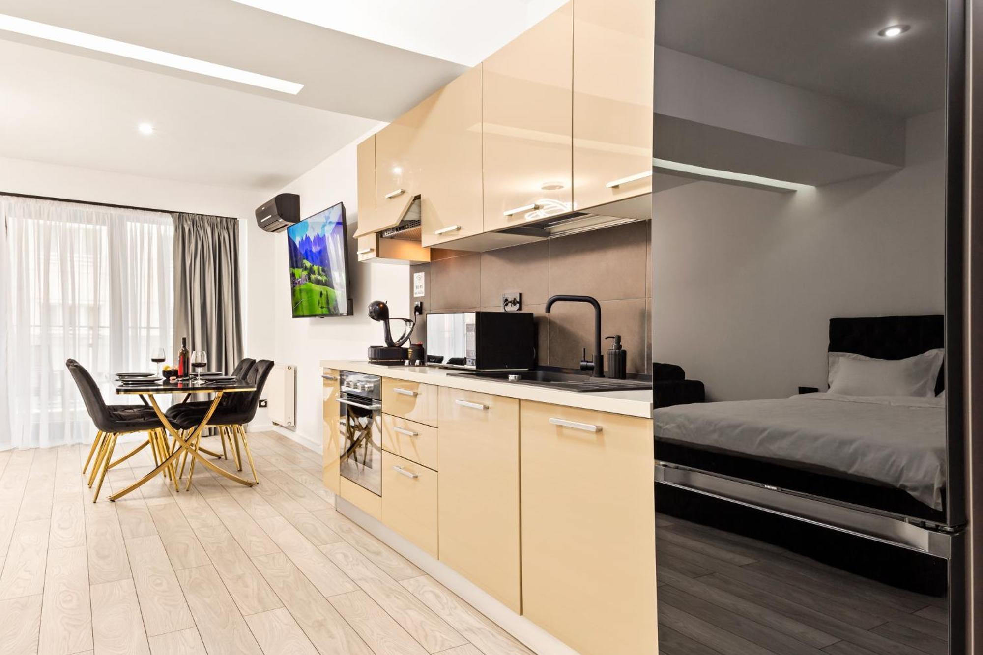 Central Deluxe By Rh Living Букурещ Екстериор снимка