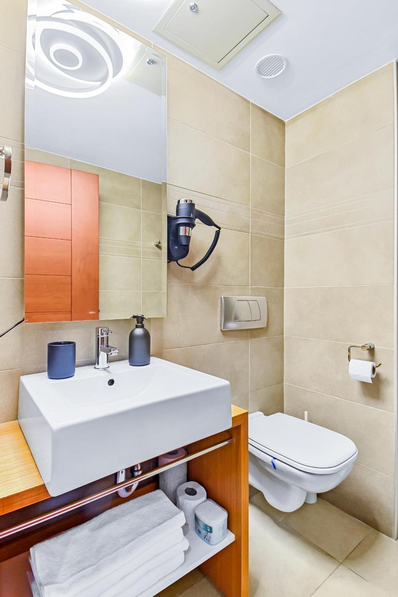 Central Deluxe By Rh Living Букурещ Екстериор снимка